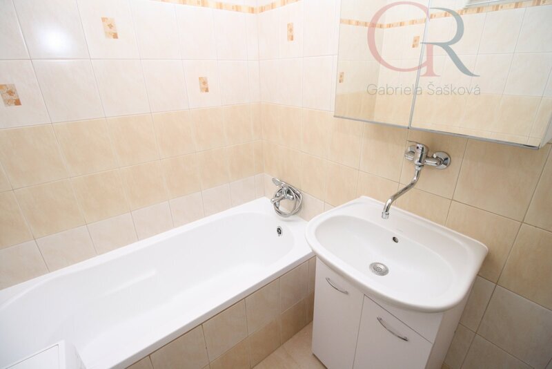 Pronájem bytu 3+1, 72 m2, ulice Vajdova, Praha